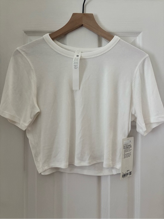 lululemon athletica Tops - BRAND NEW! Lululemon Hold Tight Straight-Hem Cropped T-Shirt